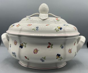 Villeroy & Boch Porcelain Lidded Bowl With Handles