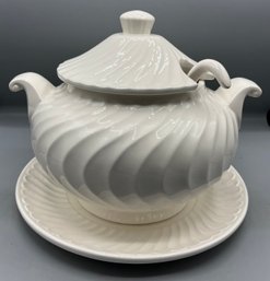 Elegance 3 Quart Swirl Pattern Tureen With Saucer - Box Included