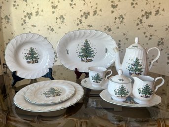 Nikko Japan Happy Holidays 35 Piece Christmas China Set