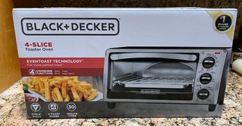 Black And Decker 4-slice Toaster Oven - Model TO1313SBD