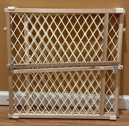 North-states Wooden Adjustable Pet Gate