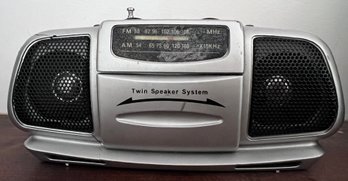 Small AM/FM Radio- Works!