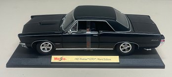 Maisto 1965 Pontiac GTO Hurst Edition 1/18 Scale Diecast Car With Plastic Base