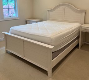 Broyhill Wooden Queen Size Bed Frame, With Tag