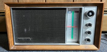 Vintage Panasonic FM-AM 2-band Radio - Model RE-7259