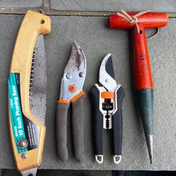 Assorted Garden Tools- 7 Pieces