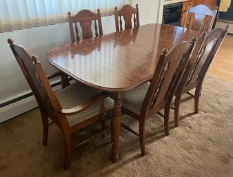 Broyhill Wooden Dining Table With 6 Chairs & 1 Leaf Included