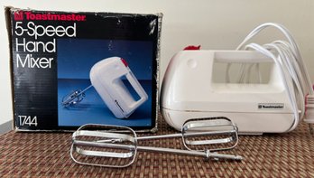 Toast Master 5-speed Hand Mixer - Box Included - #1744