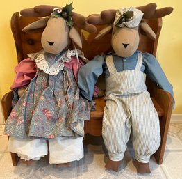Wooden Heart Pattern Bench With Decorative Moose Plush Dolls