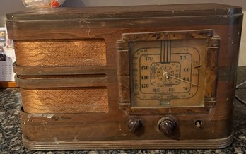 Vintage RCA Victor Short-wave Wooden Broadcast Radio - Model 87X