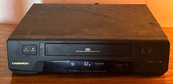 Daewood Video Cassette Recorder - Remote Not Included - Model DV-F28N