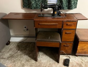 Vintage Singer Sewing Machine Table With Sewing Machine #AJ446081 - Wooden Bench Included