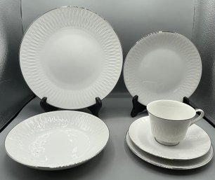 Strafito Connoisseur By Sango Fine China Finesse Pattern 9091Tableware Set - 96 Pieces Total - Made In Japan