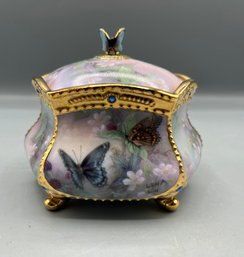 Ardleigh Elliot 2001 Flights Of Fancy Heirloom Porcelain Music Box - Wind Beneath My Wings