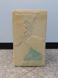 ROSS Ceramic Relief Pedestal