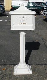 Hamilton Post Mount Locking Mailbox White HM200W00