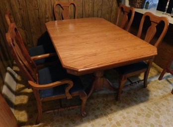 Kitchen Table W 5 Chairs & Middle Leaf