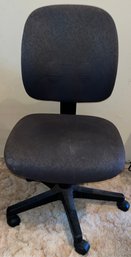 Raynor Adjustable Cushioned Computer Chair On Wheels