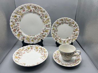 Sonnet Rosa Pattern Fine China Set - 80 Pieces Total - Made In Japan
