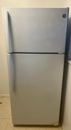 General Electric Household Refrigerator/Freezer - Model GTE16DTHHRWW