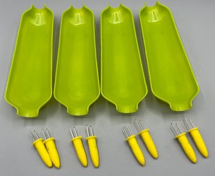 Plastic Corn Tray/Stake Set - 16 Pieces Total