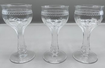 Hollow Stem Etched Intertwined Circles Wine Glasses- Set Of 3
