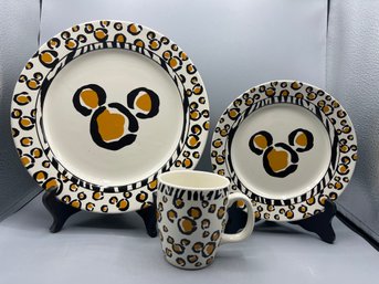 Disneys Animal Kingdom Tableware Set - 12 Pieces Total