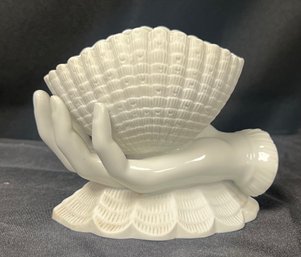 R.P.M Ceramic Hand Hold Shell Basket