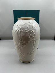 Lenox Masterpiece Vase In Box 7inches