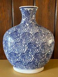 Chinoiserie Cobalt Blue & White Ivy Pattern Vase