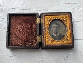 Antique 1/6 Plate Daguerreotype Of A Young Man