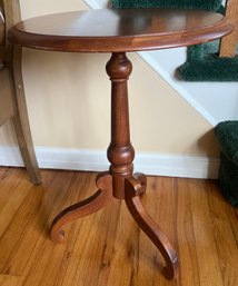 Round Wood Pedestal Table