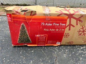 Home Accents Holiday Aster 7ft Pine Tree With 500 Lights