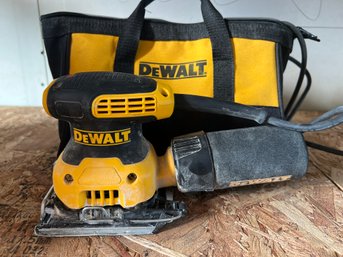 Dewalt Electric Sander With Storage Bag & Sandpaper