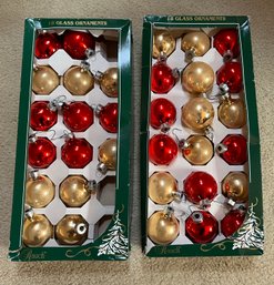 Christmas Ornaments, 2 Piece Lot