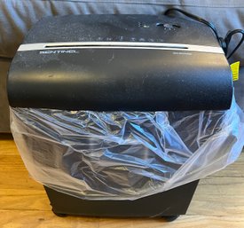 Sentinel 12 Sheet Micro-cut Paper Shredder Model: FM121P