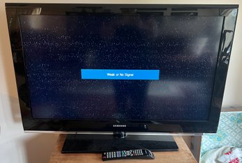 Samsung 40' TV With Remote Model #: LN40B530P74