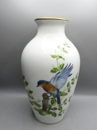 The Franklin Mint Fine Porcelain 'the Bluebirds Of Summer'  Vase/1988, Japan