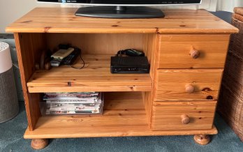 Three-drawer TV Cabinet Stand