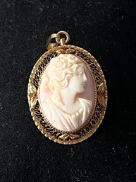 14KT Gold Cameo Pendant/brooch, 4.8 Grams