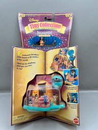 Disney Tiny Collection Pocahontas Powhatan Home, 1995 New In Box