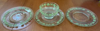 Pyrex Green Gooseberry Sherbet Bowl And 3 Plates- 4 Total Pieces