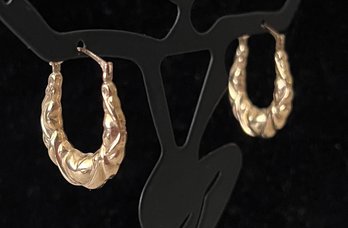 10KT Gold Shrimp Heart Hoop Earrings, 1.2 Grams