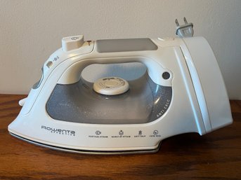 Rowenta Steam Iron With Retractable Cord Model: DX1900