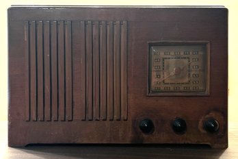 Emerson Radio Model Dm331