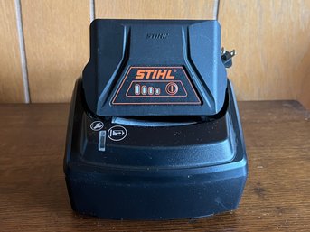 STIHL AL 101 120 V Lithium-Ion Battery Charger & Battery - 2 Pieces