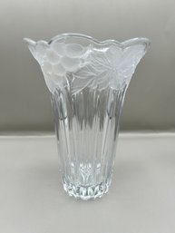 Fluted Crystal Vase With Frosted Flowers