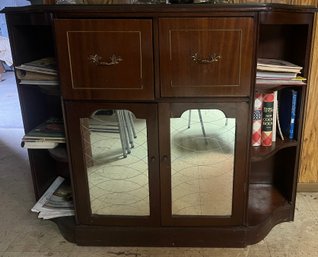 Diamond Tone AM/FM Radio Cabinet With Vinyl Record Player Working Condition