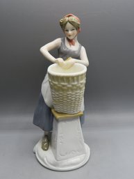 Goebel Basket Weaver Colonial Woman Frontier Porcelain Figurine Germany