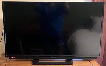 Sharp 32 Inch Screen TV Model No: LC-32LB261U